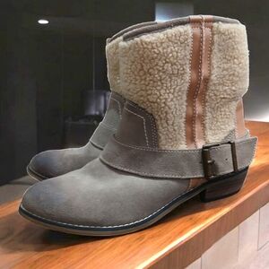 Kelci Dagger Sherpa Tan Beige Mid Booties Boots Buckle Womans 9.5 Outdoor